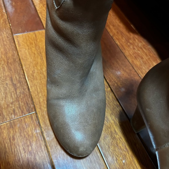 BCBG knee-high boots. Size 8M Taupe, leather (so soft)! Style: BG-ILIA. - Picture 5 of 16